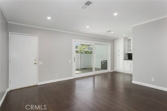 Building Photo - 6443 Shady Lawn Dr