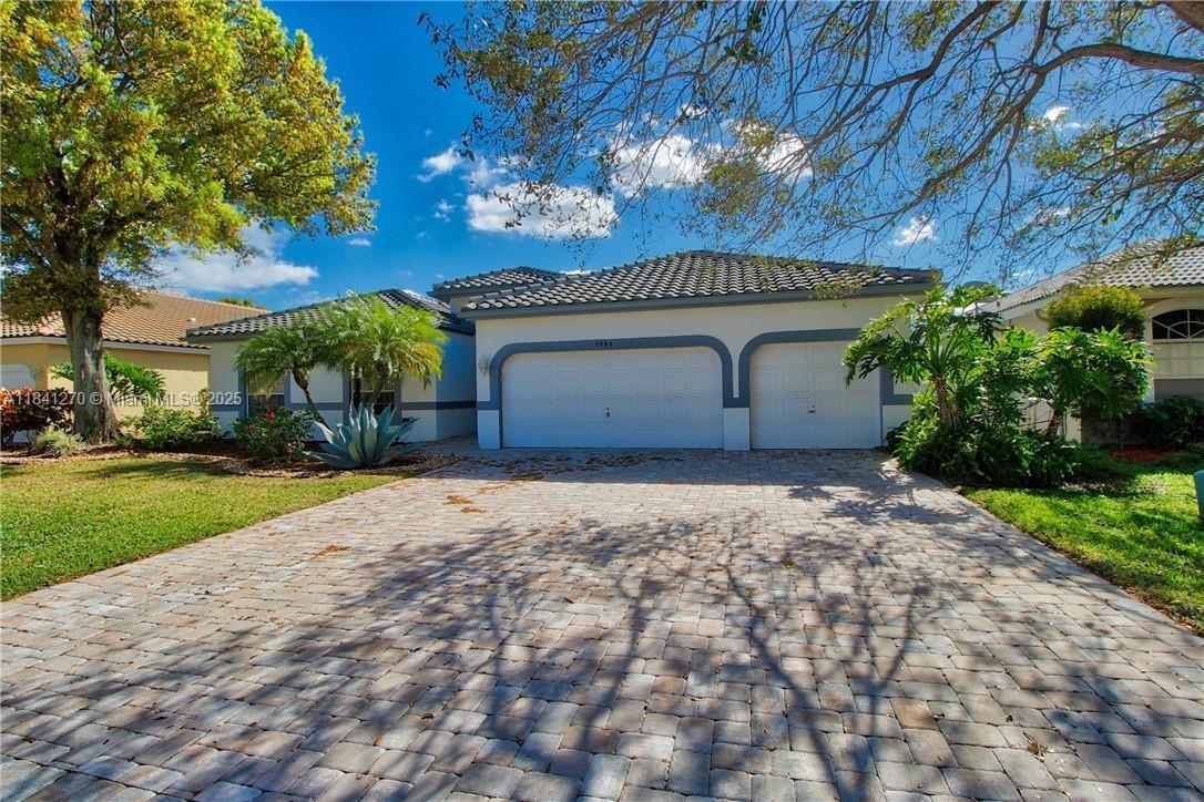 Foto principal - 5984 NW 74th St