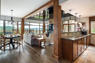 Building Photo - 170 Chem. au Pied de la Montagne