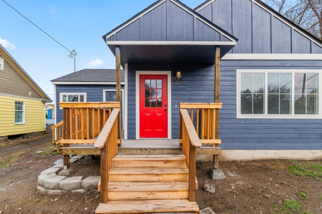 Building Photo - 2327 Garden Ave