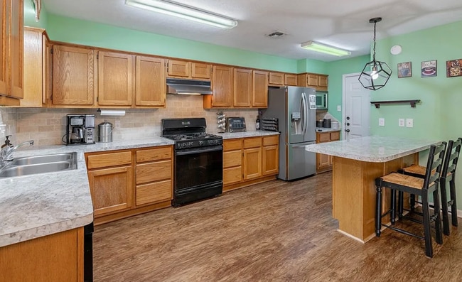 Building Photo - 3812 Brockhampton Dr