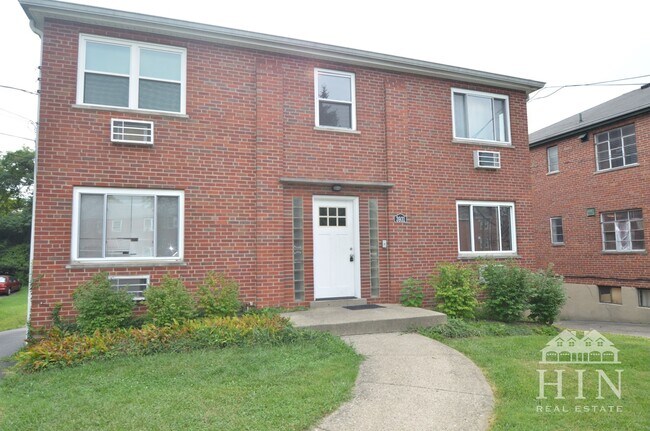 Building Photo - 3931 E Gatewood Ln