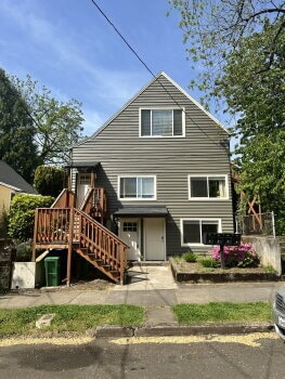 Foto principal - 2-Bedroom, Upstairs, Hawthorne District