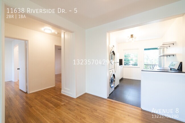 Foto del edificio - An Oasis! Private, 2 bed/1 Bath Upper Unit...