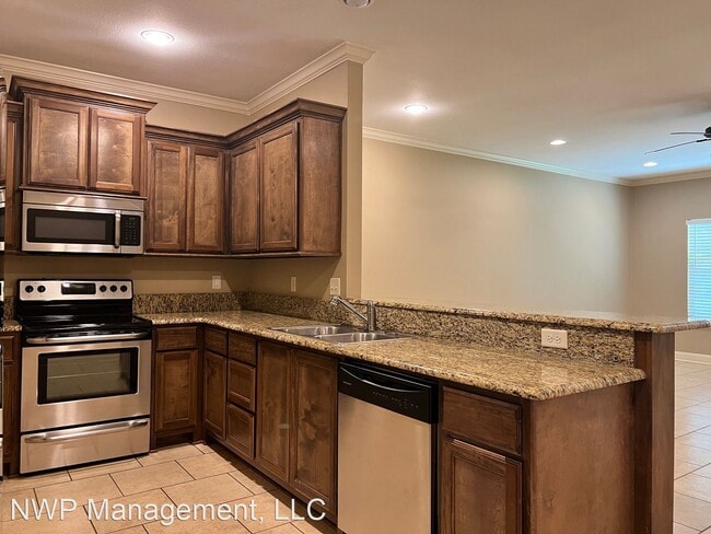 Building Photo - 3 br, 2 bath House - 9210 Shadow Oak Drive