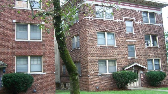 Building Photo - Charlotte Park Apts