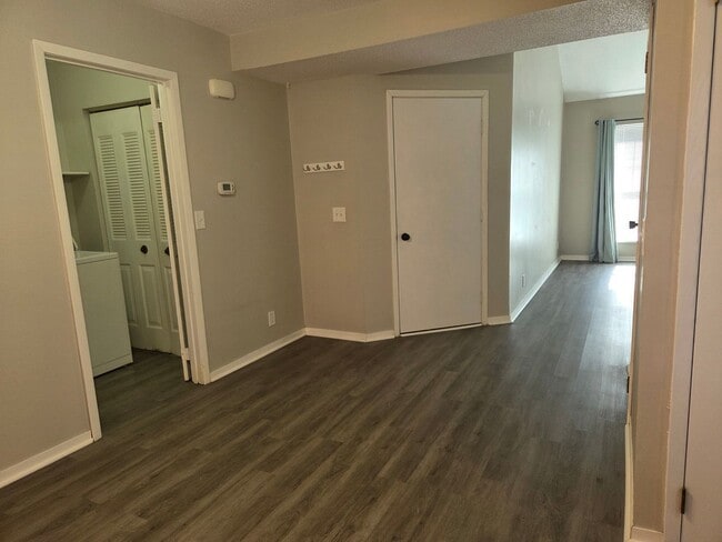 Building Photo - Beautifully Updated 2-Bedroom Townhome – Move-In Ready!