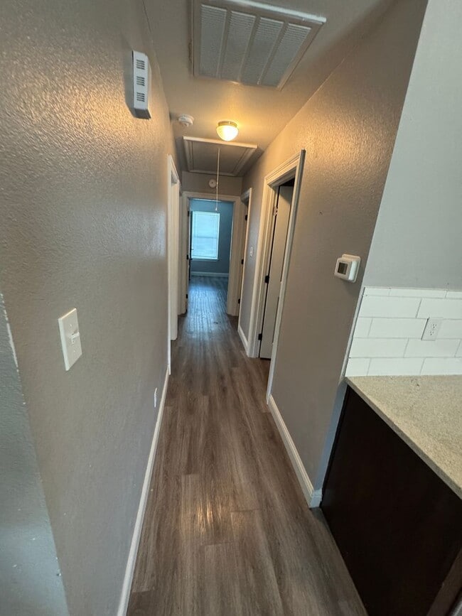 Building Photo - HALF OFF First Full Month's Rent!!!! Super...