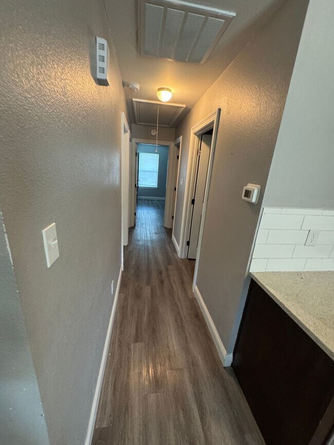 Foto del edificio - HALF OFF First Full Month's Rent!!!! Super...