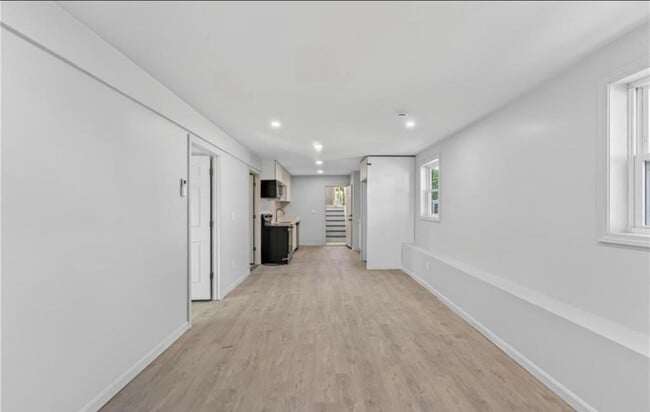 Building Photo - 165 Rounds Ave