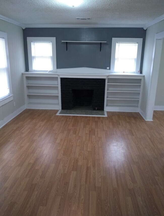 Building Photo - 1803 Runnels St