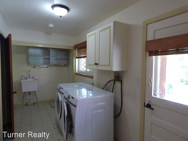 Building Photo - 3 br, 3 bath House - 9148 Fleetwood Avenue