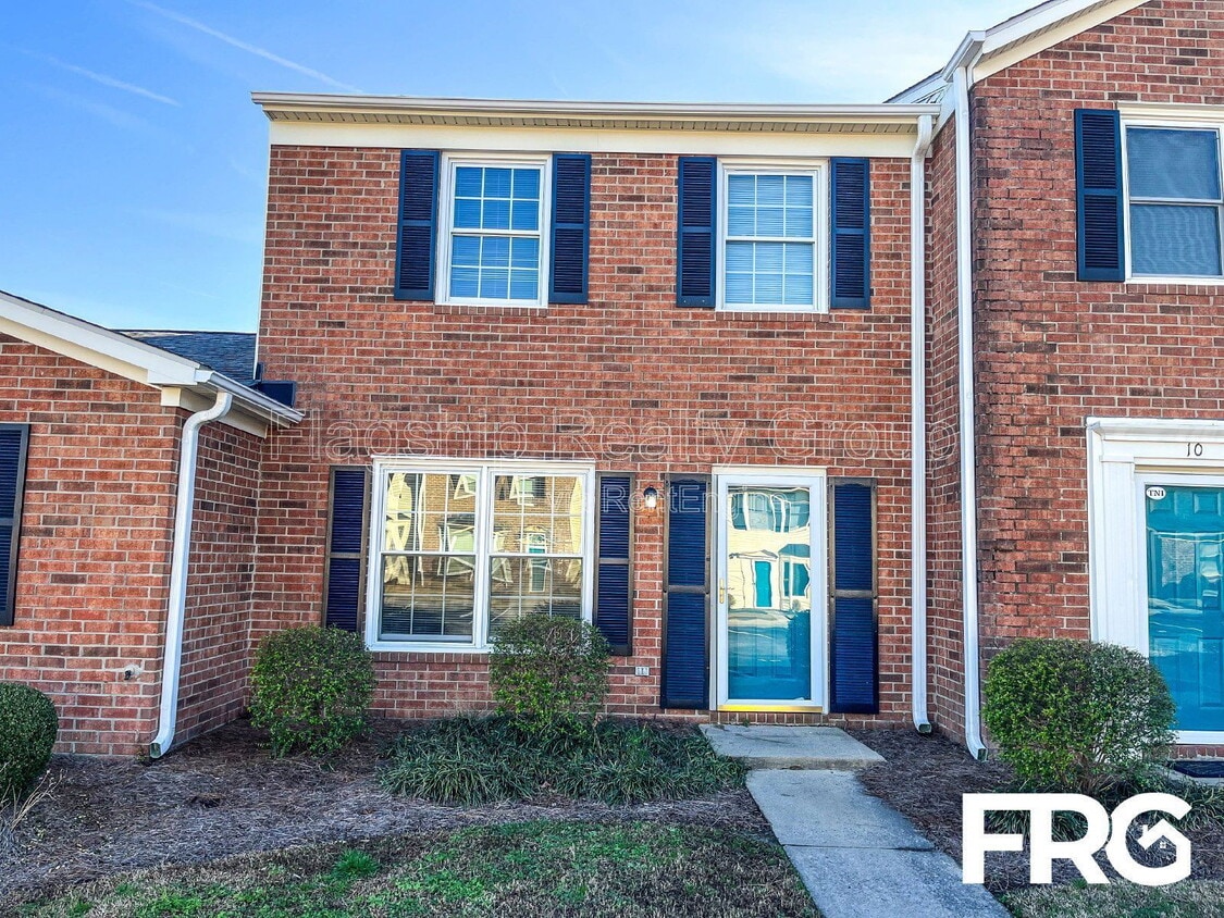 Primary Photo - 2700 Thackery Rd