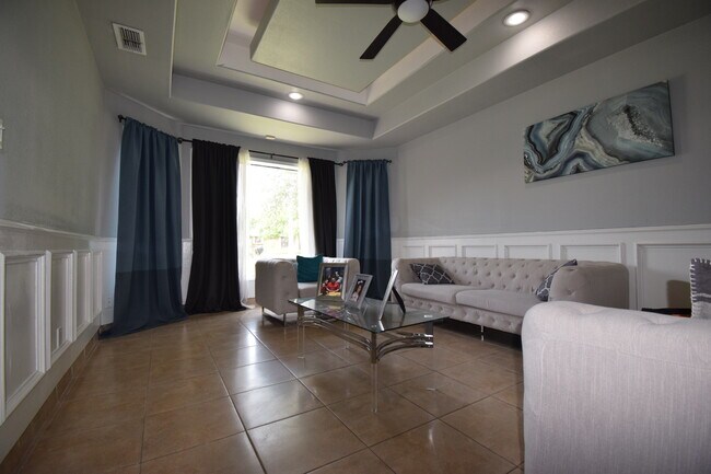 Building Photo - 2208 Carla Marie Way