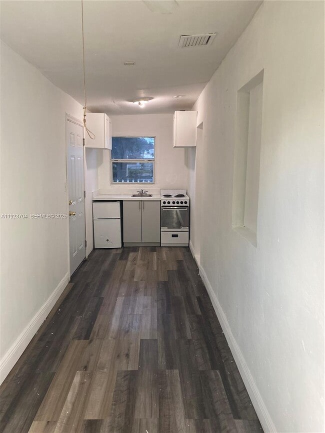 Foto del edificio - 1742 Ali Baba Ave