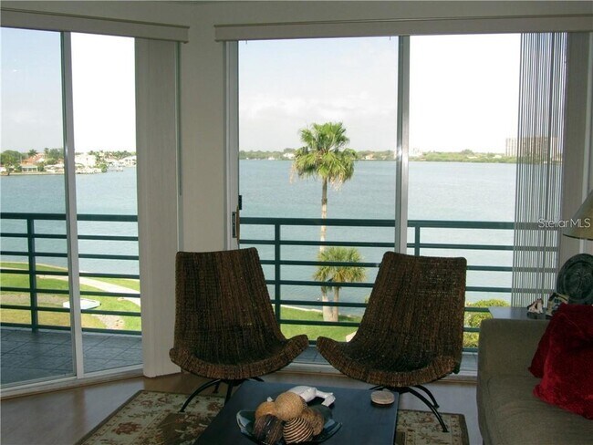Foto del edificio - 8021 Sailboat Key Blvd S