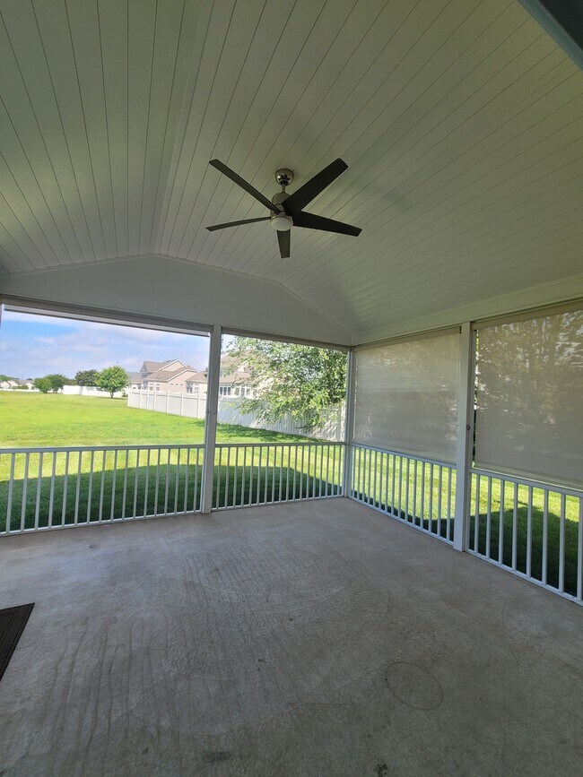 Covered porch with fan and shades - 32818 Almwick Ln