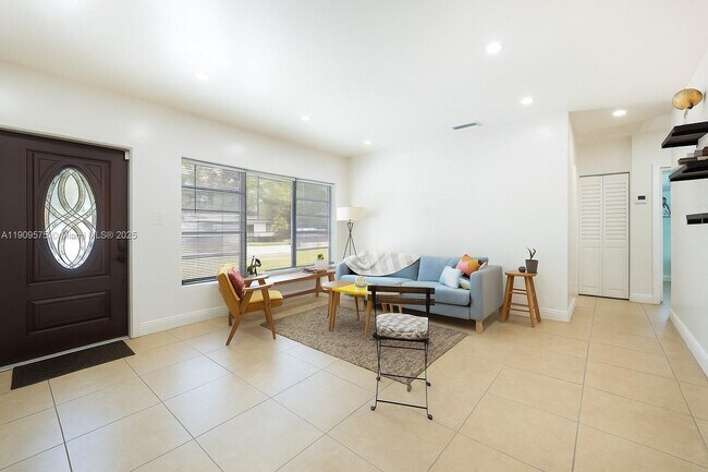 Foto del edificio - 250 NE 170th St