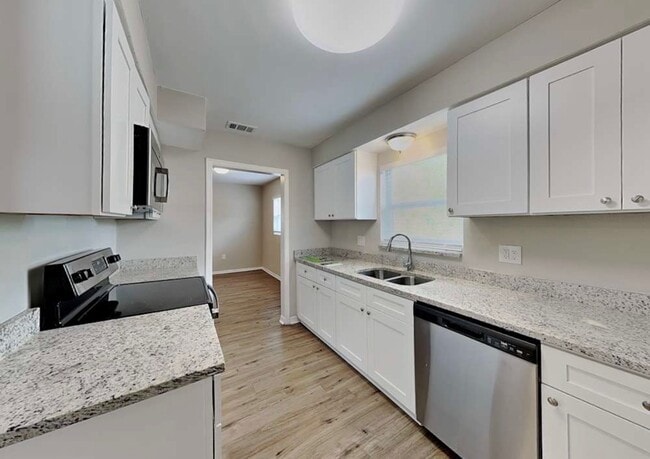 Building Photo - 1704 Newton St