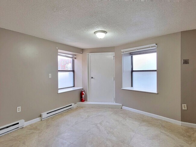Foto del edificio - Prime location East Boston modern apartment on 1st floor next to T stop.
