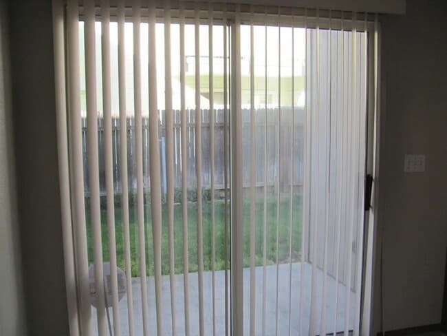 Building Photo - Summertree Lane 4 Plex