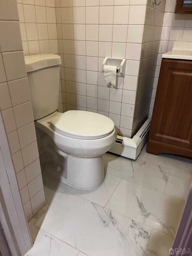 Building Photo - 280 Shoreland Cir