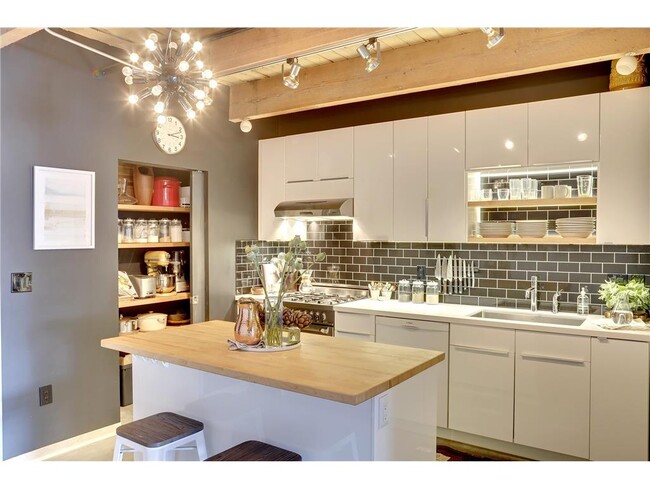 Foto del edificio - 404 N Washington Ave