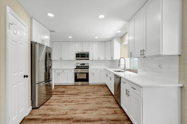 Foto del edificio - 412 Steeplechase Dr