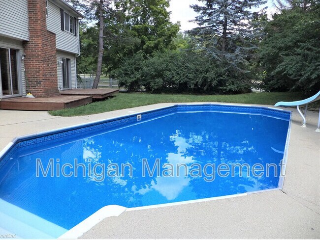 Foto del edificio - 3324 Bluett Rd
