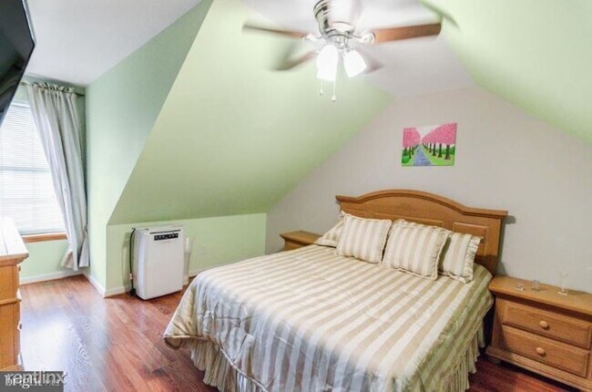 Building Photo - 3 br, 15 bath Townhome - 7 Weiser Ct