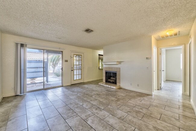 Foto del edificio - 221 N Lamb Blvd