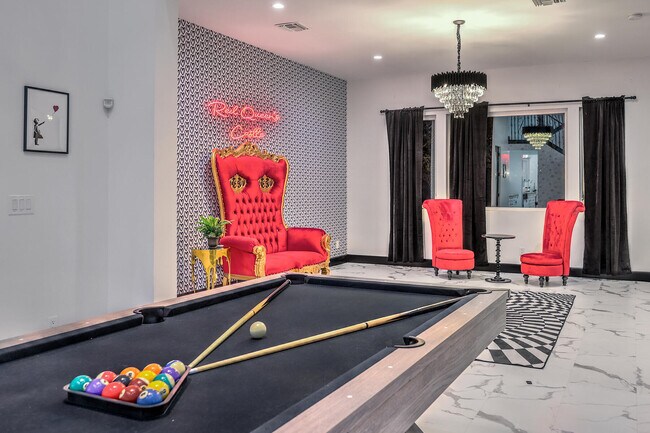 Building Photo - 282 E Maulding Ave