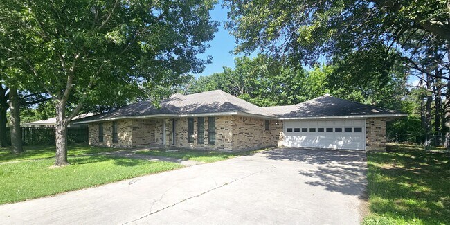 Building Photo - 1305 SW 10th St