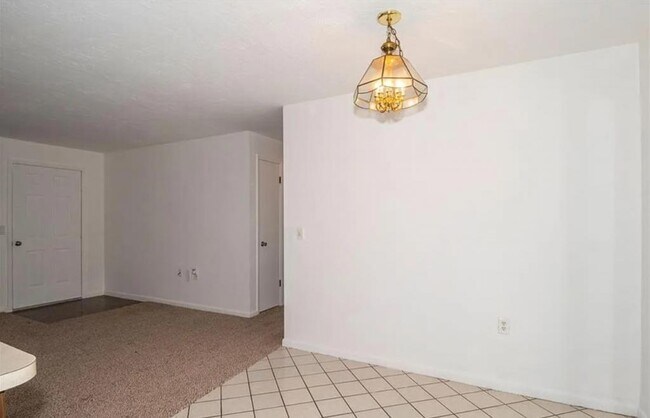 Building Photo - 209 S Lee St