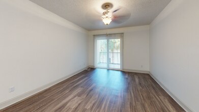 Sun Bay - Living Room.jpg - Sun Bay Palms at South Tampa