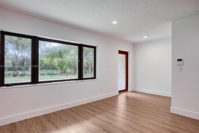 Foto del edificio - 6230 SW 112th St