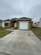 Building Photo - 184 Center St