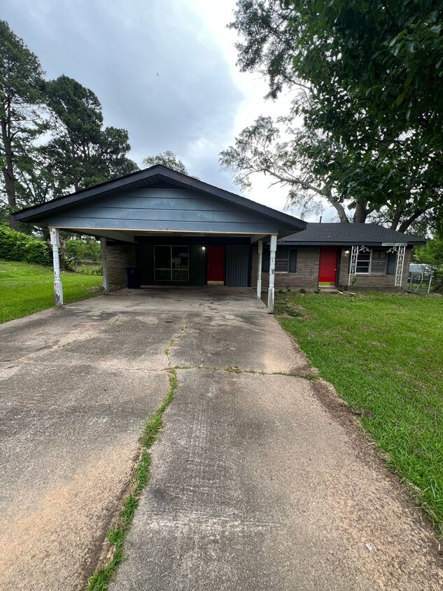 Foto del edificio - Coming Soon! Full remodeled large 3 bed/ 2...