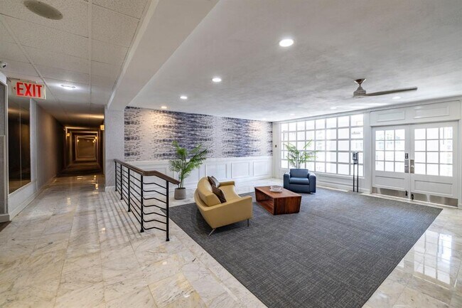 Foto del edificio - 22 N Forest Ave