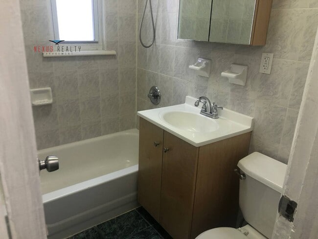 Foto del edificio - 43-22 58th St