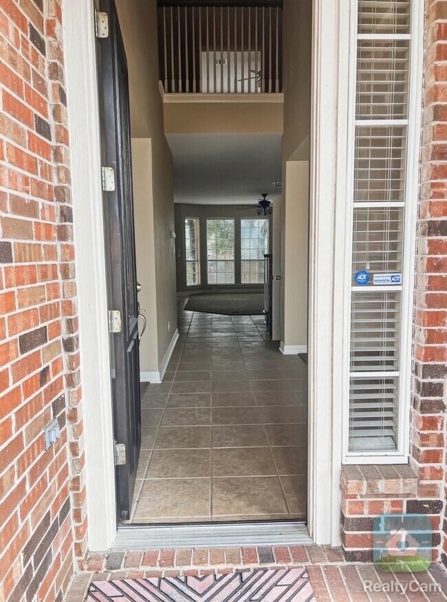 Building Photo - 15201 Calaveras Dr