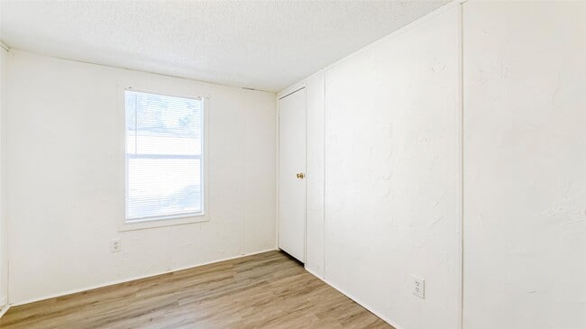 Building Photo - 1202 US-190