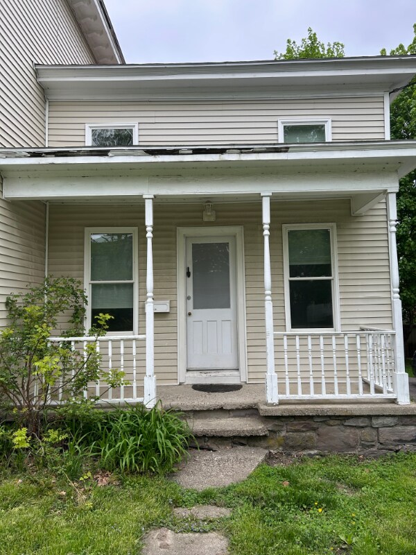 Primary Photo - 331 W 5th St