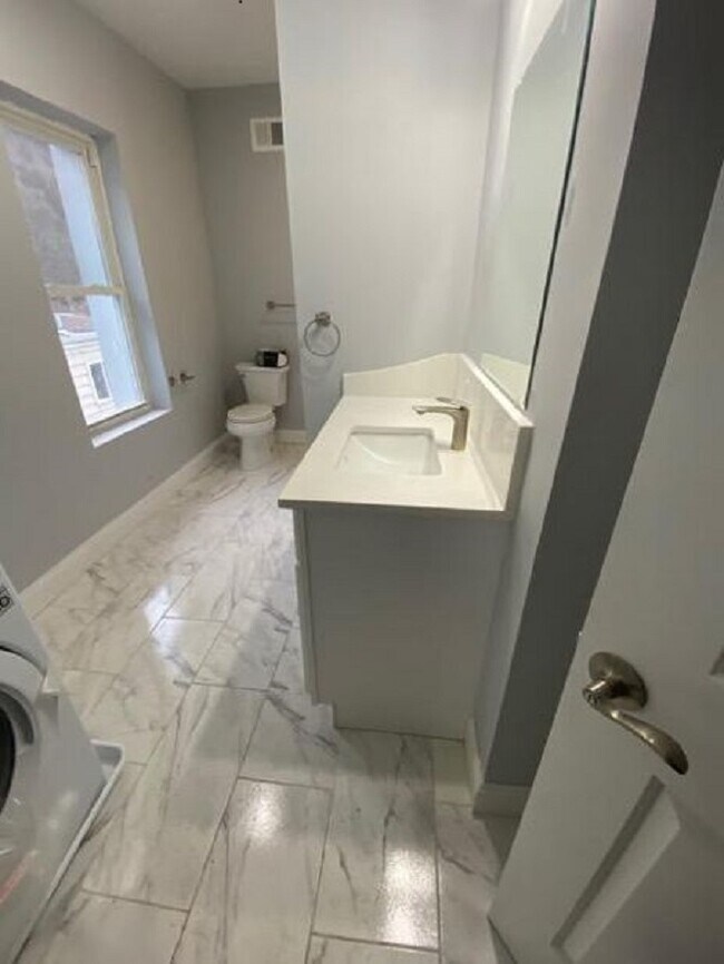 Bathroom 2 - 643 Evergreen Ave