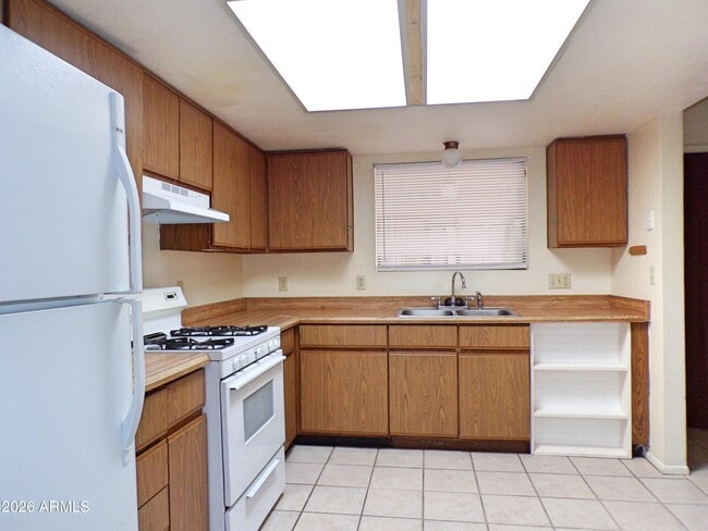 Foto del edificio - 4411 Buena Loma Way