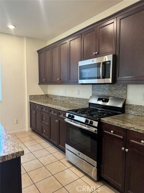 Foto del edificio - 3165 E Olympic Dr