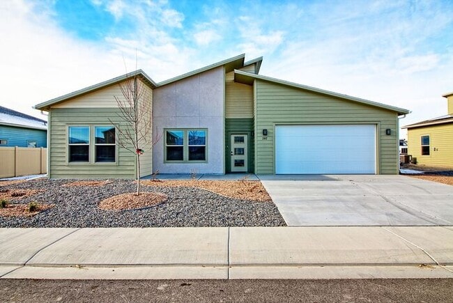 Beautiful Brand-New 3 Bedroom Home Near the Colorado River & Trail System - Beautiful Brand-New 3 Bedroom Home Near the Colorado River & Trail System