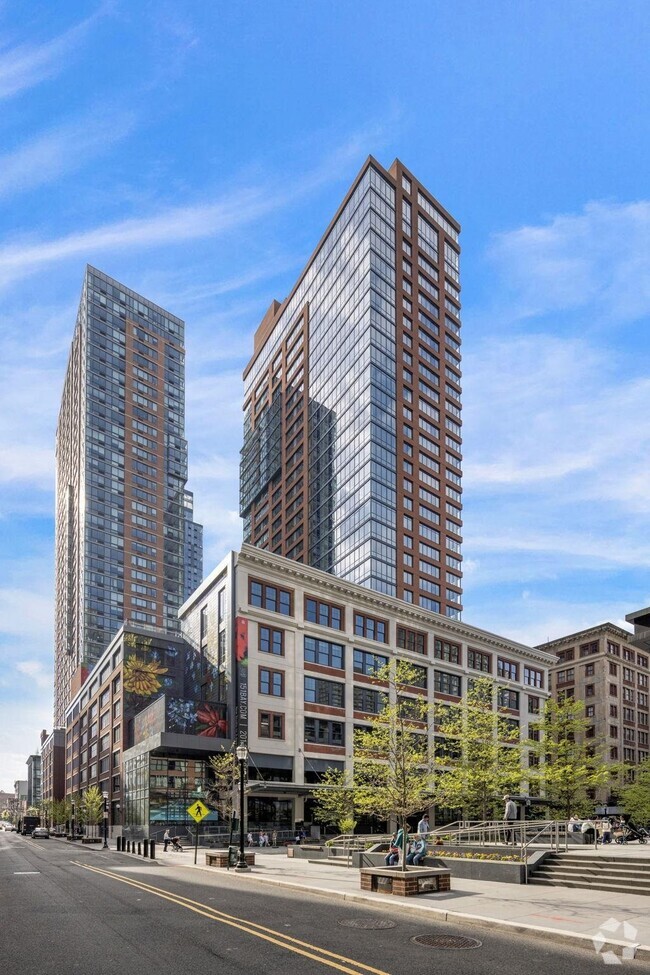 Building Photo - 155 Bay St