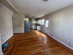 Building Photo - 163 E 22nd St