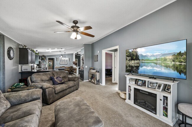 Foto del edificio - Stunning Rambler on Acreage with Lake Shor...